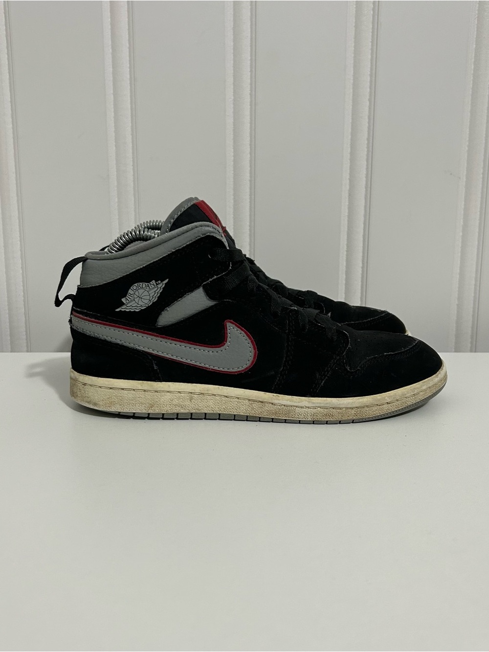 Jordan 1 mid black grey red suede